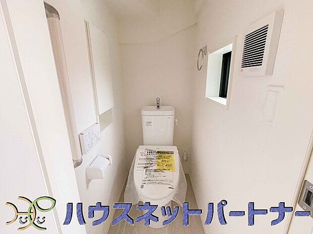 快適な生活を送るための必須アイテムとなった洗浄機能付トイレ。おしり洗浄、ビデ洗浄、暖房便座の3つの機能を標準装備しています