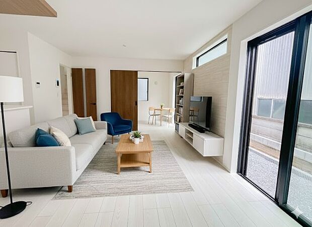 インテリアショップで見掛けた「あの家具」も置ける、ゆったりとした空間。時に広さが上質な寛ぎの時間になる事も。