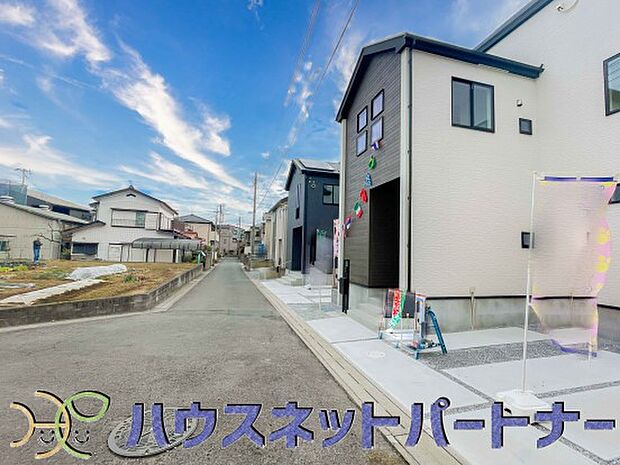 前面道路でお車を駐車するのも楽々。