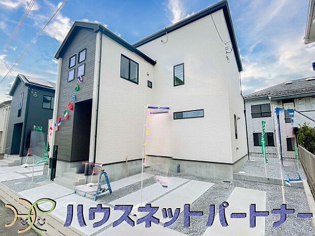 玄関横に駐車場なのでお買い物をした後は楽にお家へ。沢山お買物した時は助かりますね。