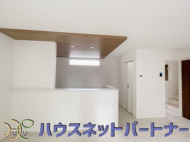 家族の様子を見ながらキッチンでお料理。一日の出来事を会話しながらの家事は嬉しいコミュニケーション。
