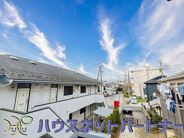 周辺は高い建物が無く、解放感が感じられます。