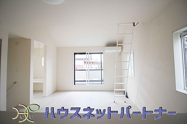 太陽の光が照らす明るいリビングは、開放感があり通風・採光に優れ、心地よい光と風が舞い込んできます。心休まるリビングは何よりも快適な時間を過ごせます。