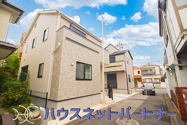 前面道路でお車を駐車するのも楽々。