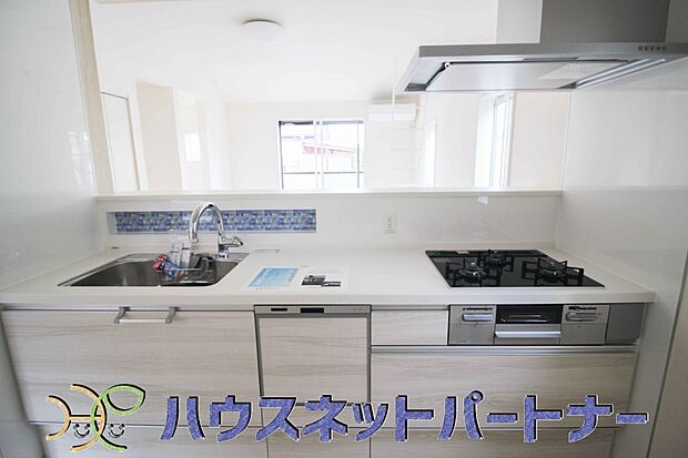 食洗機完備なので冬場の冷たい洗い物や忙しい主婦だからこそ食洗機をかけてる間に他の家事をこなすこともできちゃいますね。