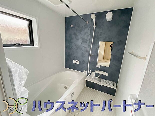 冬場にはヒヤッとしないように暖房機能、梅雨の時期には乾燥等、機能的で清潔感溢れる浴室。快適・清潔な空間で心も体もオフになる時間を楽しむことが可能です。