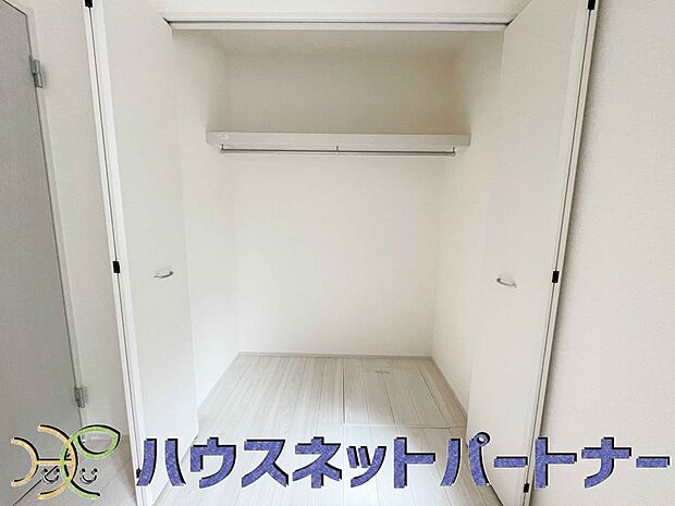 各部屋を最大限に広く使って頂ける様、全居住スペースに収納付。プライベートルームはゆったりと快適に。