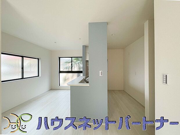 明るく開放的なダイニング。家族とのコミュニケーションが取りやすく、みんなの笑顔が溢れます。
