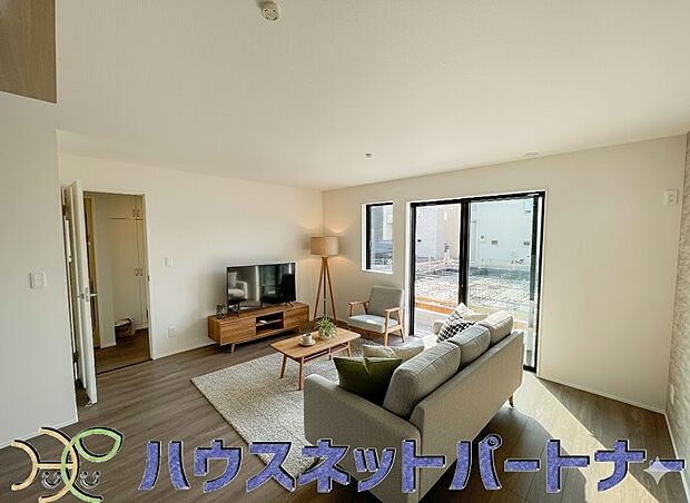 インテリアショップで見掛けた「あの家具」も置ける、ゆったりとした空間。時に広さが上質な寛ぎの時間になる事も。