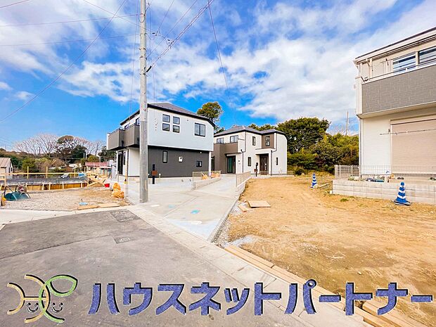 前面道路の日当たりの良い明るいお家。