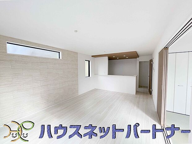 明るく開放的なダイニング。家族とのコミュニケーションが取りやすく、みんなの笑顔が溢れます。