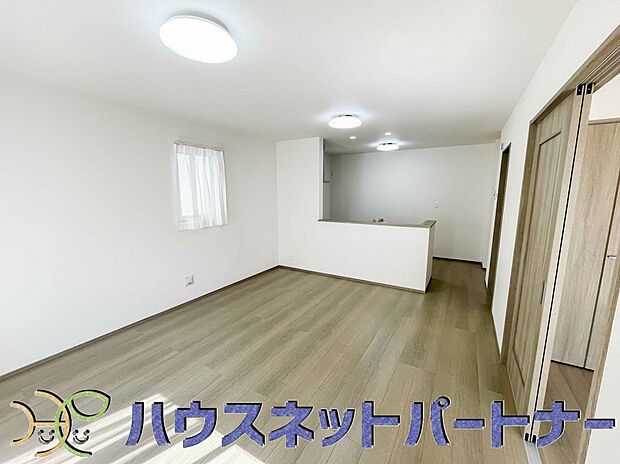 明るく開放的なダイニング。家族とのコミュニケーションが取りやすく、みんなの笑顔が溢れます。