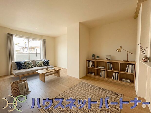 整然とした空間演出、快適な理想の暮らしの実現は家のみの拘りではなく、そこで暮らす方々にとって素敵な環境であることも挙げられると思います。四季折々の変化が奏でる鼓動を楽しんで下さい。