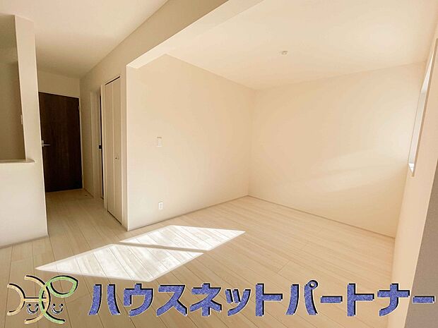 うららかな陽射しがどのお部屋にも降り注ぎますように、快適さを追求した間取設計。得難い立地環境での生活を恵みの豊かな永住の地へと変えてくれます。