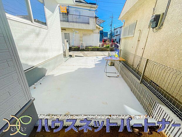 通勤や家族の送迎など、毎日の生活にマイカーが欠かせない方にとって駐車場は大事な条件。敷地内にカースペースがあれば、お出かけやお買い物の際の搬入出もらくらくです。