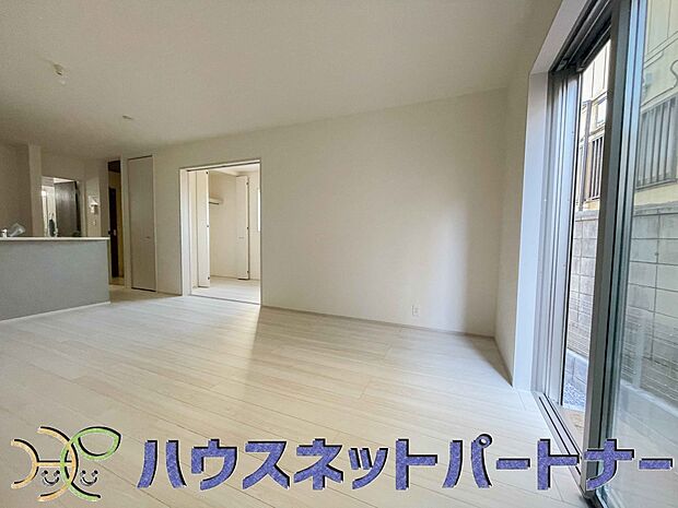 陽だまりのある光彩豊かなリビングは、何よりも快適で心休まる時間を過ごせます。