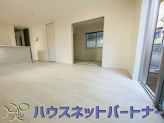 陽だまりのある光彩豊かなリビングは、何よりも快適で心休まる時間を過ごせます。