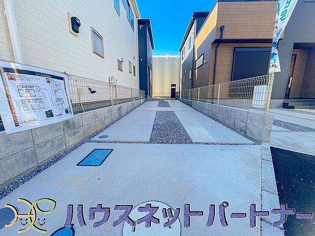 戸建ての購入を検討することになったきっかけに「駐車場を持てること」を挙げる方が多くいらっしゃいます。駐車場代金を支払続ける必要がないことは、駐車場付き戸建を持つ最大のメリットです。