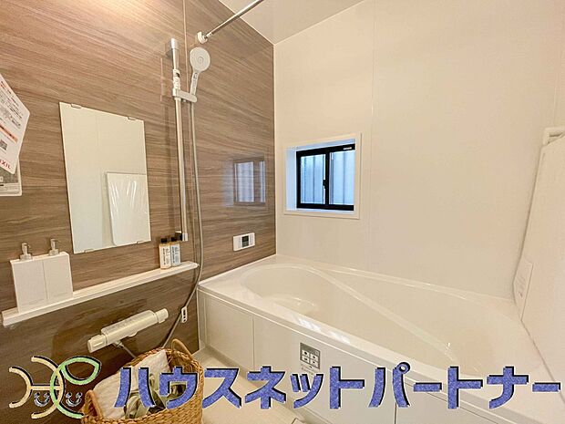 冬場にはヒヤッとしないように暖房機能、梅雨の時期には乾燥等、機能的で清潔感溢れる浴室。快適・清潔な空間で心も体もオフになる時間を楽しむことが可能です。