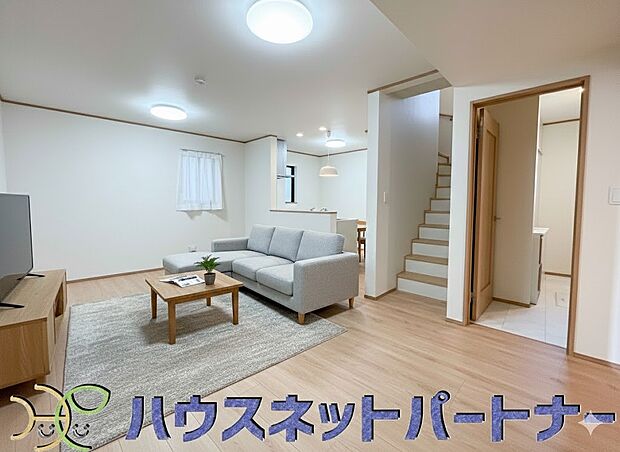 整然とした空間演出、快適な理想の暮らしの実現は家のみの拘りではなく、そこで暮らす方々にとって素敵な環境であることも挙げられると思います。四季折々の変化が奏でる鼓動を楽しんで下さい。