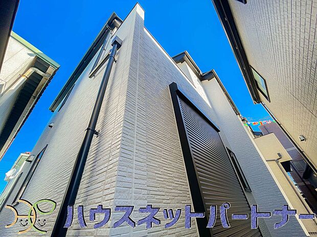 豊かで快適な暮らしを。ここから始まる「日常」はご家族にとってかけがえのない時間となります。少しでも豊かに、快適に。そんな想いから本邸宅は生まれました。