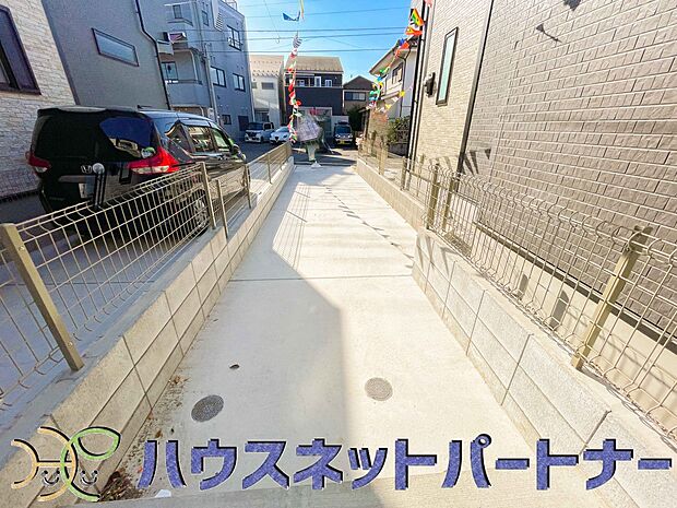 駐車場がある戸建を持つ最大のメリットは、駐車場代金を支払い続ける必要がないことです。賃貸住宅に住んでいる方が、戸建の購入を考えるきっかけに挙げることが多いようです。