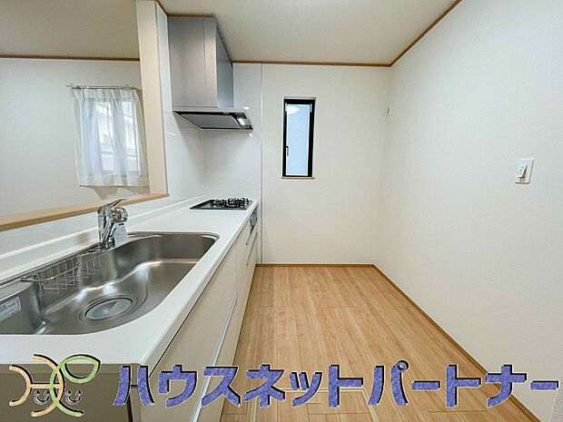 明るく開放的なオープンキッチン。家族とのコミュニケーションが取りやすく、みんなの笑顔が溢れます。