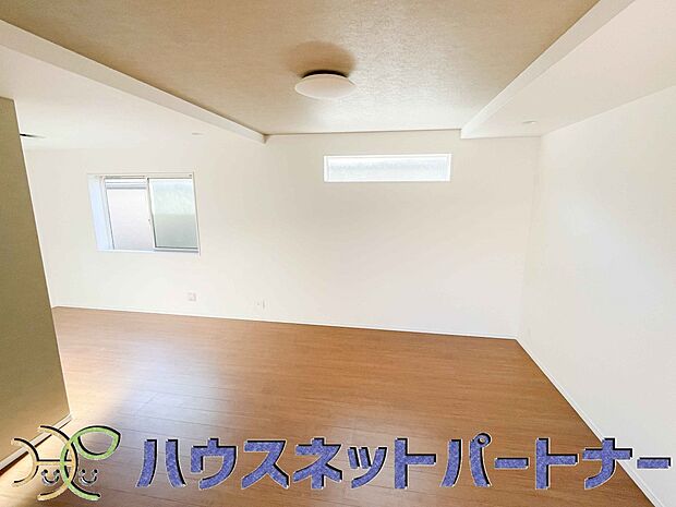 陽だまりのある光彩豊かなリビングは、何よりも快適で心休まる時間を過ごせます。