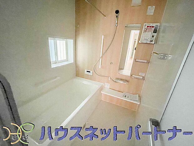 冬場にはヒヤッとしないように暖房機能、梅雨の時期には乾燥等、機能的で清潔感溢れる浴室。快適・清潔な空間で心も体もオフになる時間を楽しむことが可能です。