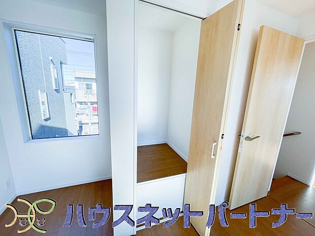 家族の小物って意外と増えていくので、収納が多いと助かります。