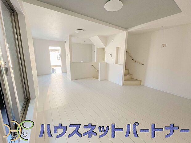 インテリアショップで見掛けた「あの家具」も置ける、ゆったりとした空間。時に広さが上質な寛ぎの時間になる事も。