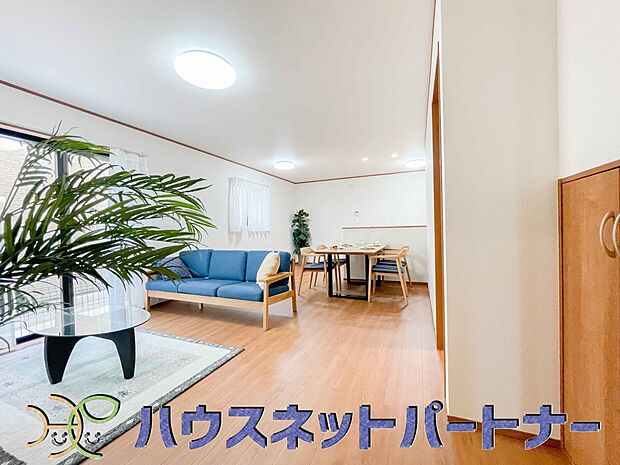 インテリアショップで見掛けた「あの家具」も置ける、ゆったりとした空間。時に広さが上質な寛ぎの時間になる事も。