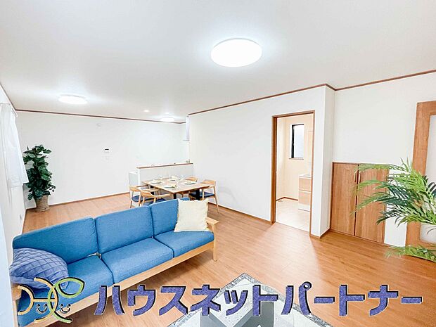 陽だまりのある光彩豊かなリビングは、何よりも快適で心休まる時間を過ごせます。