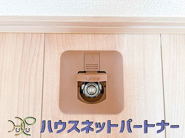 リビングに設置したガス栓。暖房器具や鍋パーティーに活躍します。  