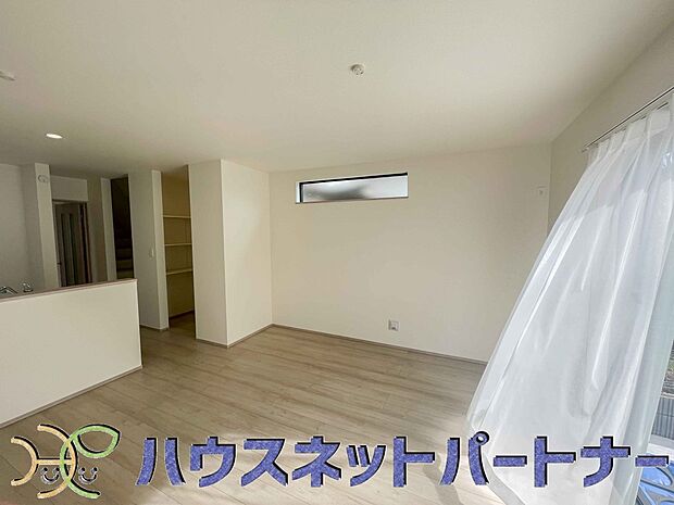 陽だまりのある光彩豊かなリビングは、何よりも快適で心休まる時間を過ごせます。