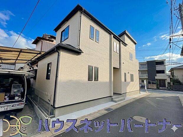 豊かで快適な暮らしを。ここから始まる「日常」はご家族にとってかけがえのない時間となります。少しでも豊かに、快適に。そんな想いから本邸宅は生まれました。