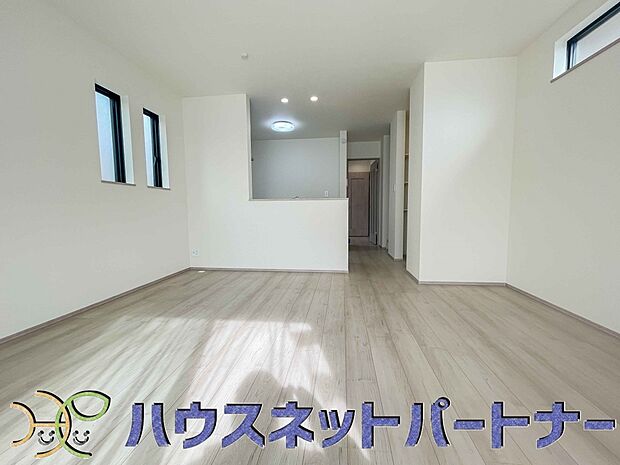 カウンターがあると配膳が楽なことがメリットの一つ。後片付けをするときも、ダイニングテーブルからあまり動かずに流し台へ運ぶことができるので便利です♪