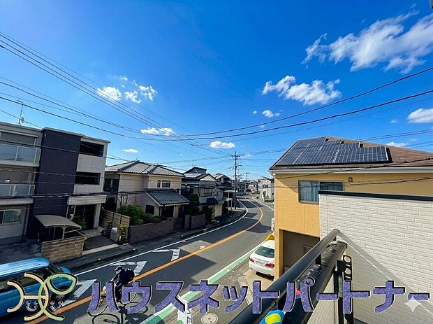 周辺は高い建物が無く、解放感が感じられます。