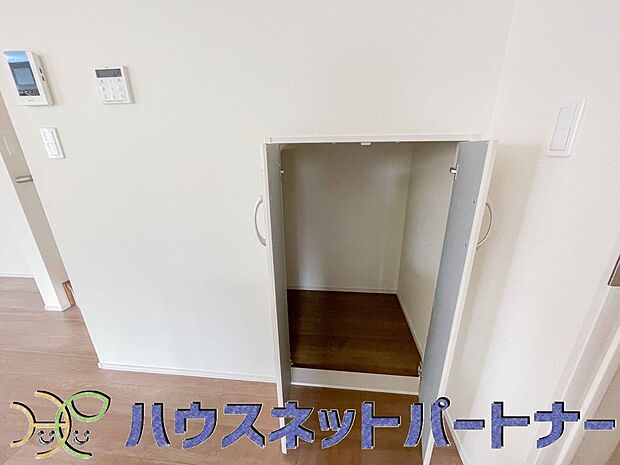 家族の小物って意外と増えていくので、収納が多いと助かります。