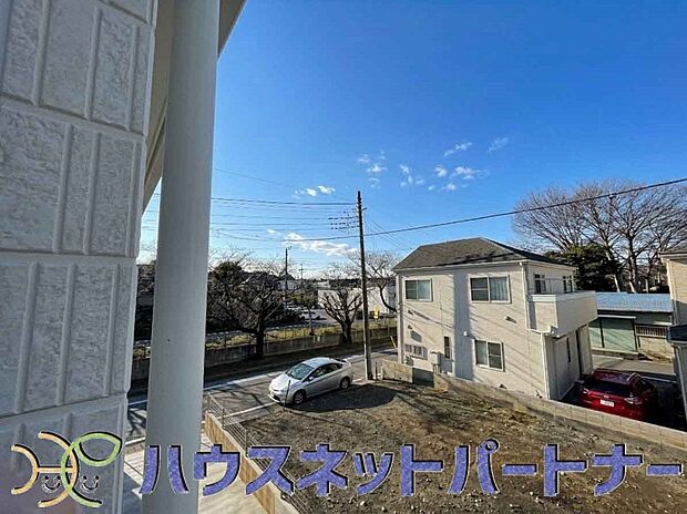 周辺は高い建物が無く、解放感が感じられます。