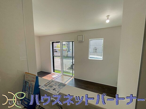 家族の様子を見ながらキッチンでお料理。一日の出来事を会話しながらの家事は嬉しいコミュニケーション。
