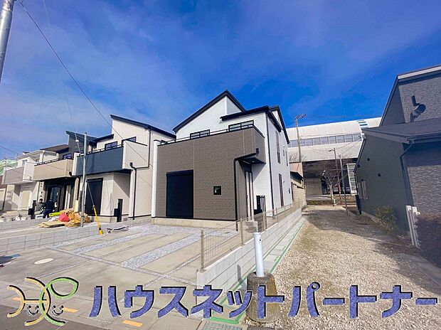 前面道路の日当たりの良い明るいお家。