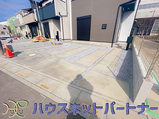 戸建ての購入を検討することになったきっかけに「駐車場を持てること」を挙げる方が多くいらっしゃいます。駐車場代金を支払続ける必要がないことは、駐車場付き戸建を持つ最大のメリットです。