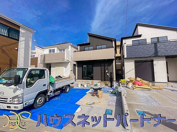 前面道路の日当たりの良い明るいお家。