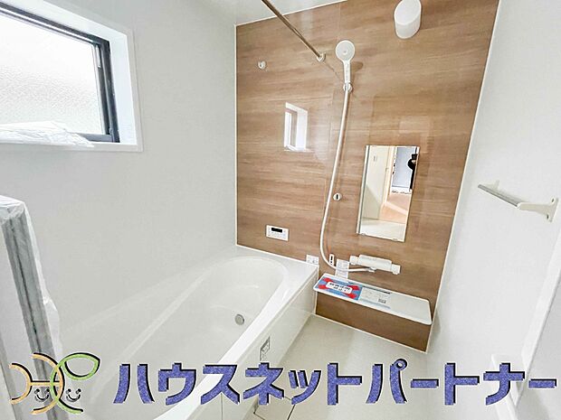 冬場にはヒヤッとしないように暖房機能、梅雨の時期には乾燥等、機能的で清潔感溢れる浴室。快適・清潔な空間で心も体もオフになる時間を楽しむことが可能です。