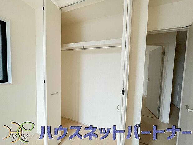 各部屋を最大限に広く使って頂ける様、全居住スペースに収納付。プライベートルームはゆったりと快適に。