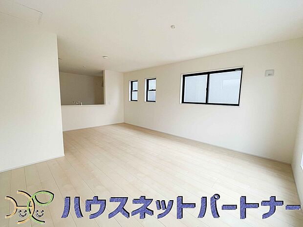 明るく開放的なダイニング。家族とのコミュニケーションが取りやすく、みんなの笑顔が溢れます。
