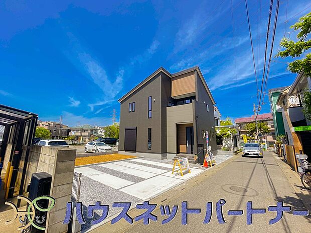前面道路でお車を駐車するのも楽々。