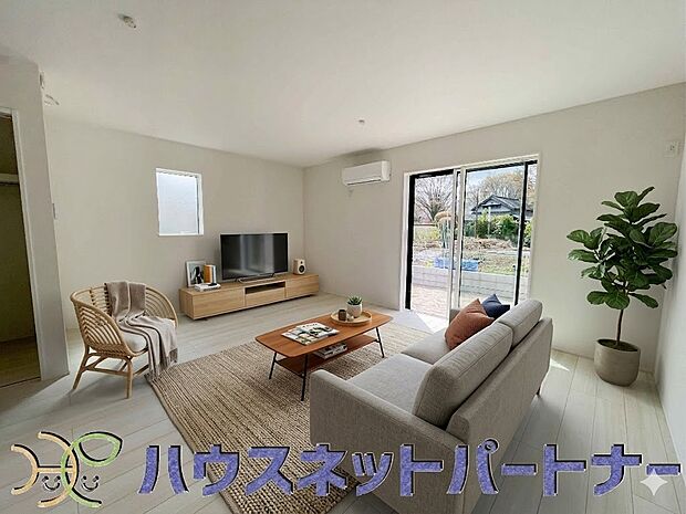 整然とした空間演出、快適な理想の暮らしの実現は家のみの拘りではなく、そこで暮らす方々にとって素敵な環境であることも挙げられると思います。四季折々の変化が奏でる鼓動を楽しんで下さい。(家具はCGです)