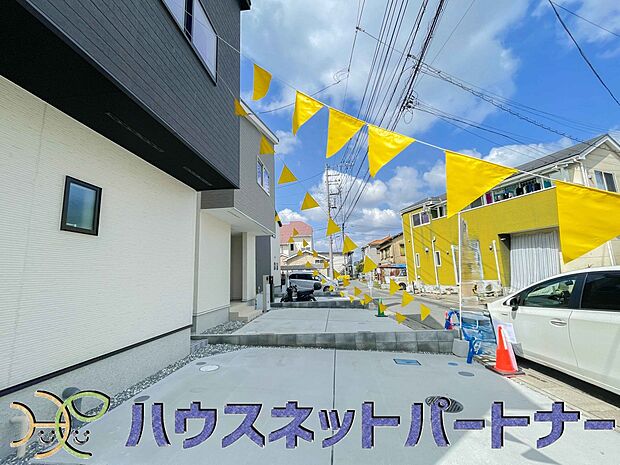 前面道路でお車を駐車するのも楽々。